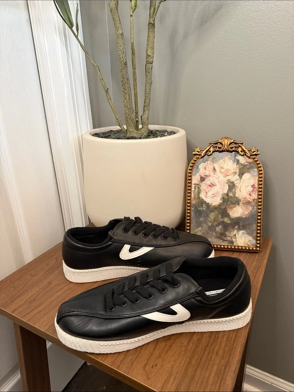 Tretorn Nylite Black White Retro Sneakers Women’s Size 7.5